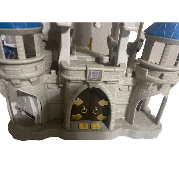 Disney World Cinderella Castle Playset Fireworks Sounds Parks FREE SHIPPING - Picture 8 of 16